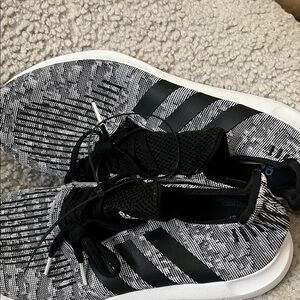 New Adidas Swift Run Men’s Shoes 10